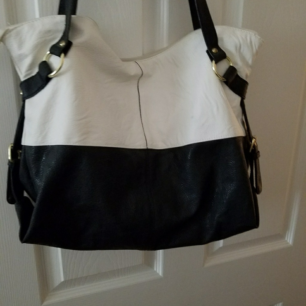 Purse. Black white